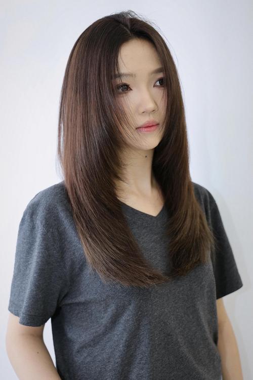 直发发型图片_直发经典时尚,好打理显气质 直发发型图片_直发经典时尚,好打理显气质