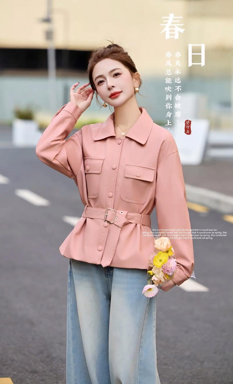 粉色短款小皮衣搭配图_甜酷结合，时尚百搭！