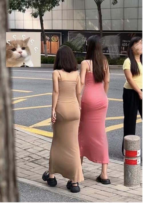 腿粗臀肥穿什么裙子_A型直筒百褶裙，显瘦显形好选择