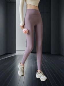 瑜伽裤的三个最佳搭配_碎花瑜伽裤时尚搭配,展现个人风格