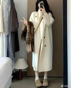 直筒羊毛裙羊绒大衣配什么鞋_羊绒大衣配靴子,风格多变显时尚