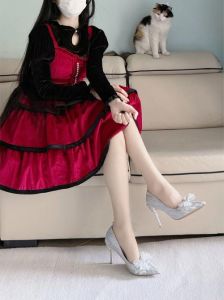 大学生日常裙子高跟鞋穿搭图片_优雅裙配高跟鞋,显瘦显高又时尚