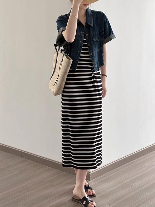 吊带裙配短款上衣图片_百搭吸睛，百变时尚！