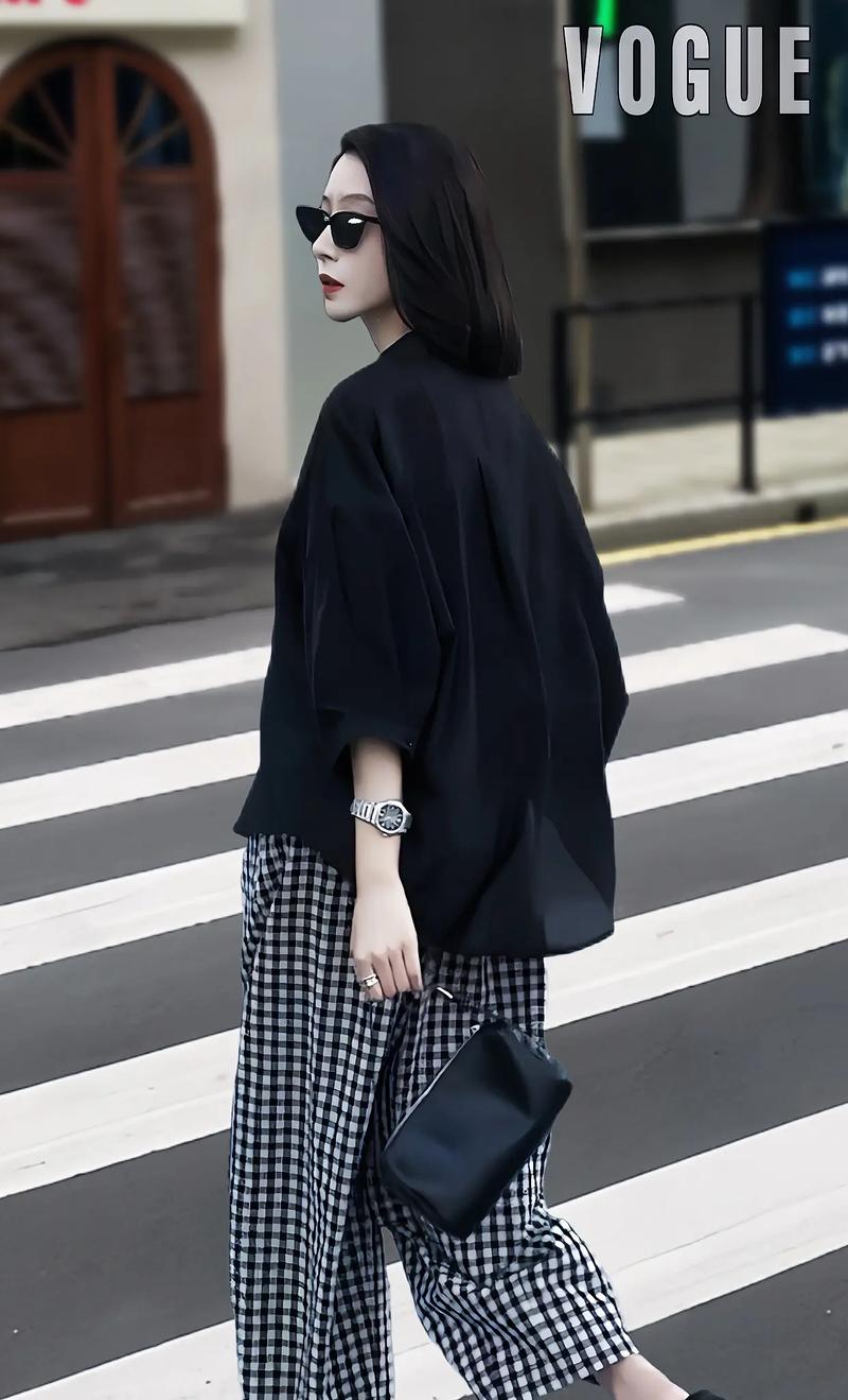 松紧裤腰搭配衬衫合适吗_松紧裤配衬衫怎么搭才好看？