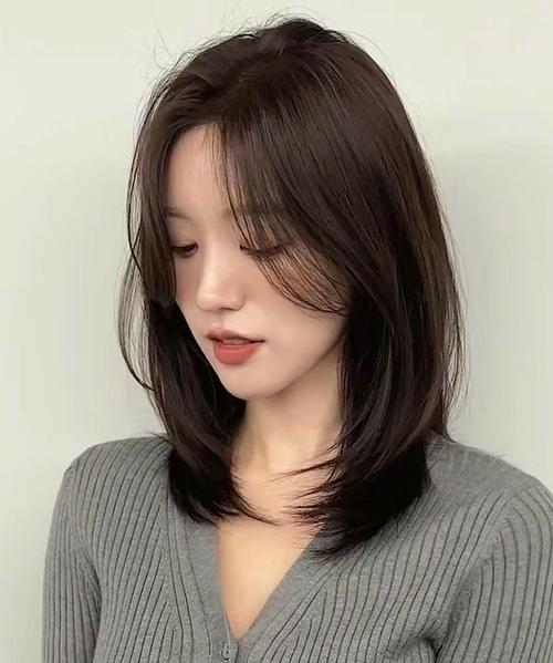 齐肩锁骨发加空气刘海图片_时尚齐肩发+刘海,修饰脸型显气质 齐肩锁骨发加空气刘海图片_时尚齐肩发+刘海,修饰脸型显气质