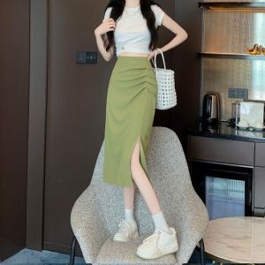 包裙半身裙怎么搭配_包臀裙怎么搭?颜色长度搭配全攻略