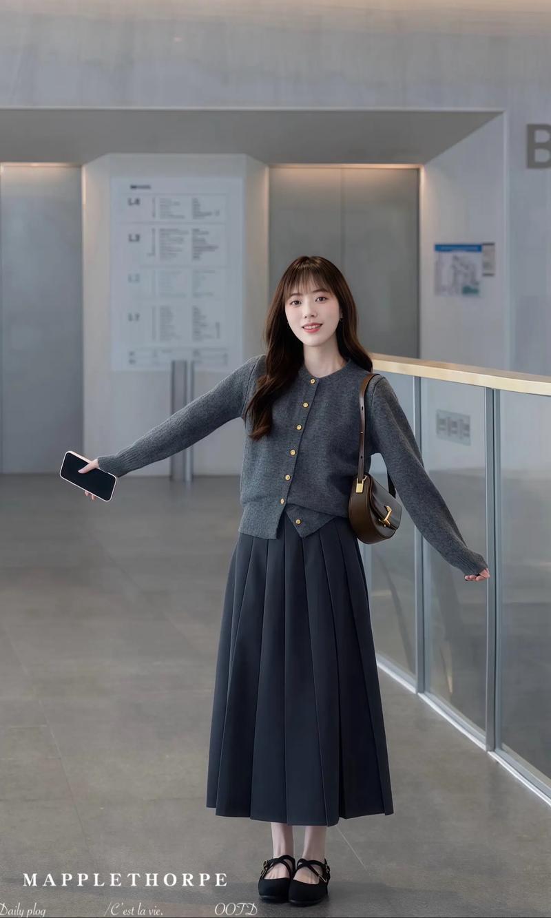 100种百褶裙搭配图片_百褶裙百搭实用,选对版型显气质 100种百褶裙搭配图片_百褶裙百搭实用,选对版型显气质