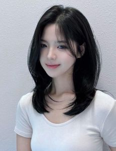 烫头发内扣发型图片_百搭优雅,修饰脸型