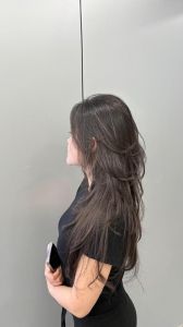 层次感中长款发型_层次中长发，打造高级感，适配多种风格