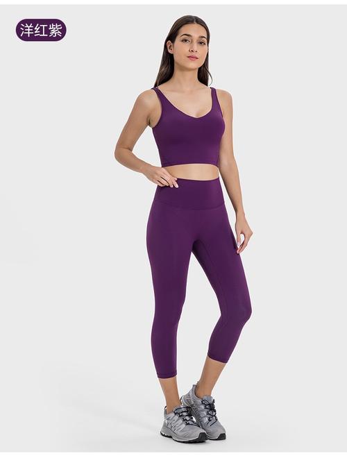 紫色瑜伽裤配黄色上衣好看吗_黄上衣配紫瑜伽裤,粉裤搭白衣蓝,时尚又个性 紫色瑜伽裤配黄色上衣好看吗_黄上衣配紫瑜伽裤,粉裤搭白衣蓝,时尚又个性