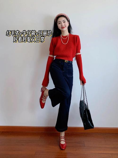 酒红色直筒裤配什么颜色毛衣_百搭同色撞色都好看