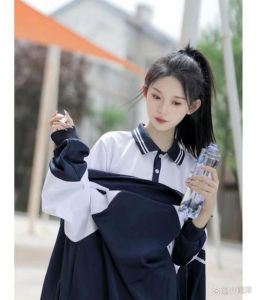 校园女学生高马尾辫图片_活力时尚，潮流演变