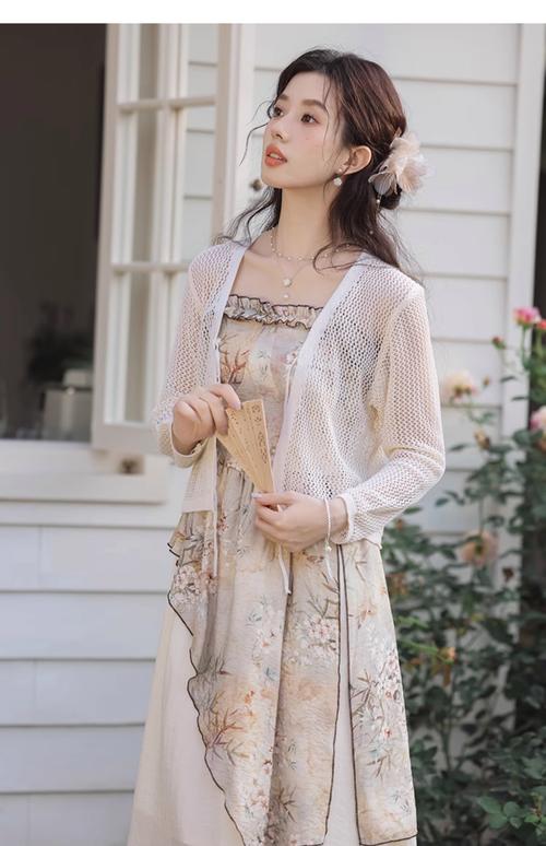 中国风吊带裙配什么上衣_新中式吊带裙，穿出东方韵味与自信