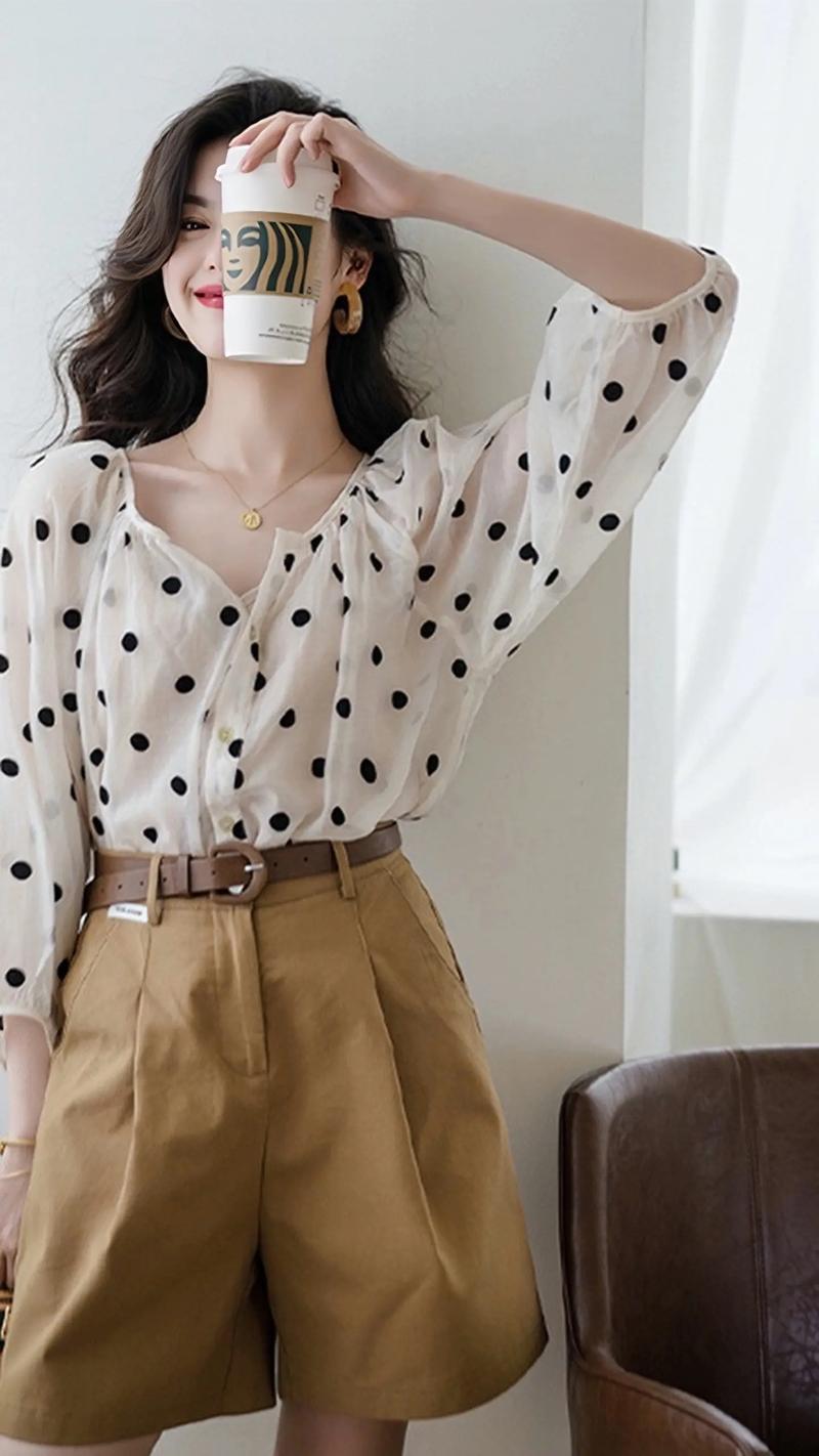 波点上衣搭配图片_复古浪漫，气质尽显！