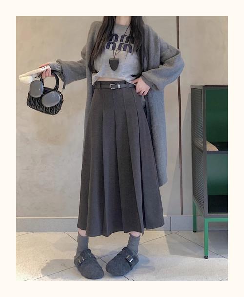 中长款百褶裙搭配什么鞋子_不同鞋款展现女性魅力 中长款百褶裙搭配什么鞋子_不同鞋款展现女性魅力