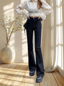 梨形身材适合穿喇叭裤吗_梨形身材穿喇叭裤，高腰显瘦显高，面料颜色选对，穿搭更自信！