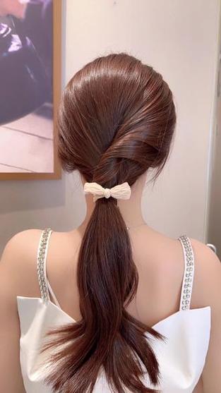 怎样扎低马尾后脑勺饱满_抓松发+发膜+卷发根 怎样扎低马尾后脑勺饱满_抓松发+发膜+卷发根