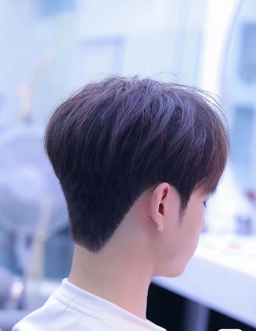 帅气发型女生推荐后脑勺_铲青短发造型,时尚个性,轻松驾驭 帅气发型女生推荐后脑勺_铲青短发造型,时尚个性,轻松驾驭