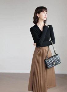 配百褶裙的上衣图片_百褶裙百搭时尚,显气质显身材