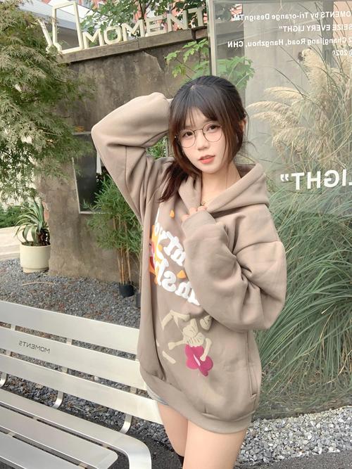 校园女学生高马尾辫的扎法图片_高马尾辫新花样,青春减龄必备! 校园女学生高马尾辫的扎法图片_高马尾辫新花样,青春减龄必备!