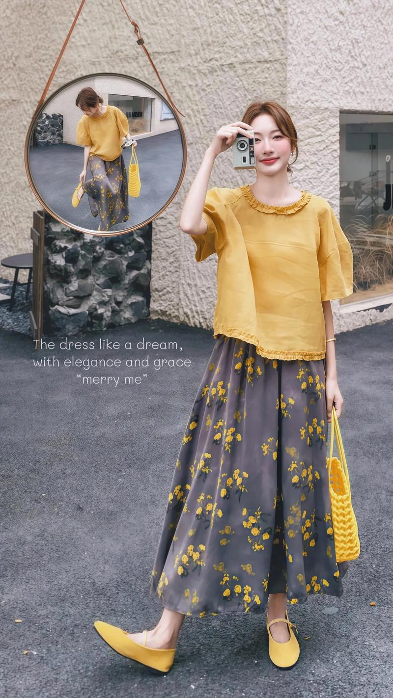 黄色碎花裙配什么帽子_碎花裙配草帽贝雷帽，时尚又好看！