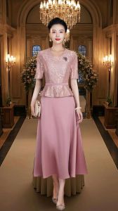 粉色连衣裙搭配白色线衣外套_粉裙白外套，温柔又优雅的穿搭