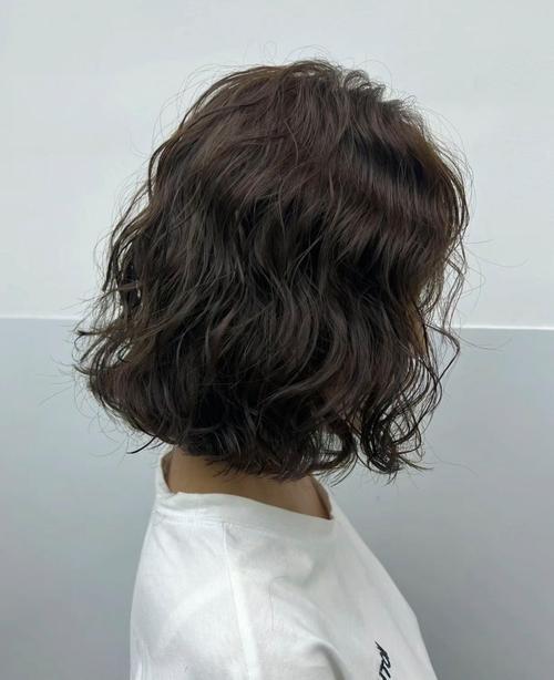 女短烫发发型图片_四种时髦短卷发,适合你! 女短烫发发型图片_四种时髦短卷发,适合你!