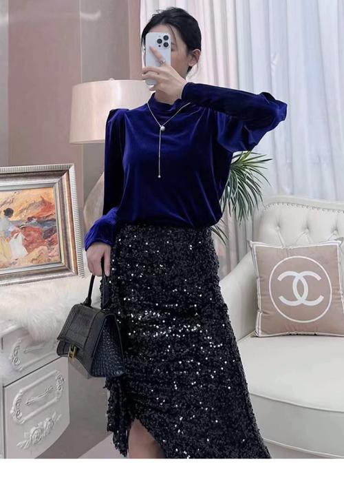 冬季黑色百褶裙配什么上衣好看_黑色百褶裙 百搭时尚，显不同风格