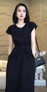 胖的人适合穿松紧腰的连衣裙吗_微胖穿连衣裙显瘦技巧,选对版型显高级!