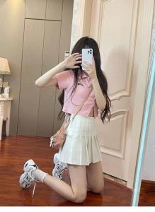 超短百褶裙配什么鞋子_百褶裙搭帆布鞋小白鞋,春夏时尚必备!