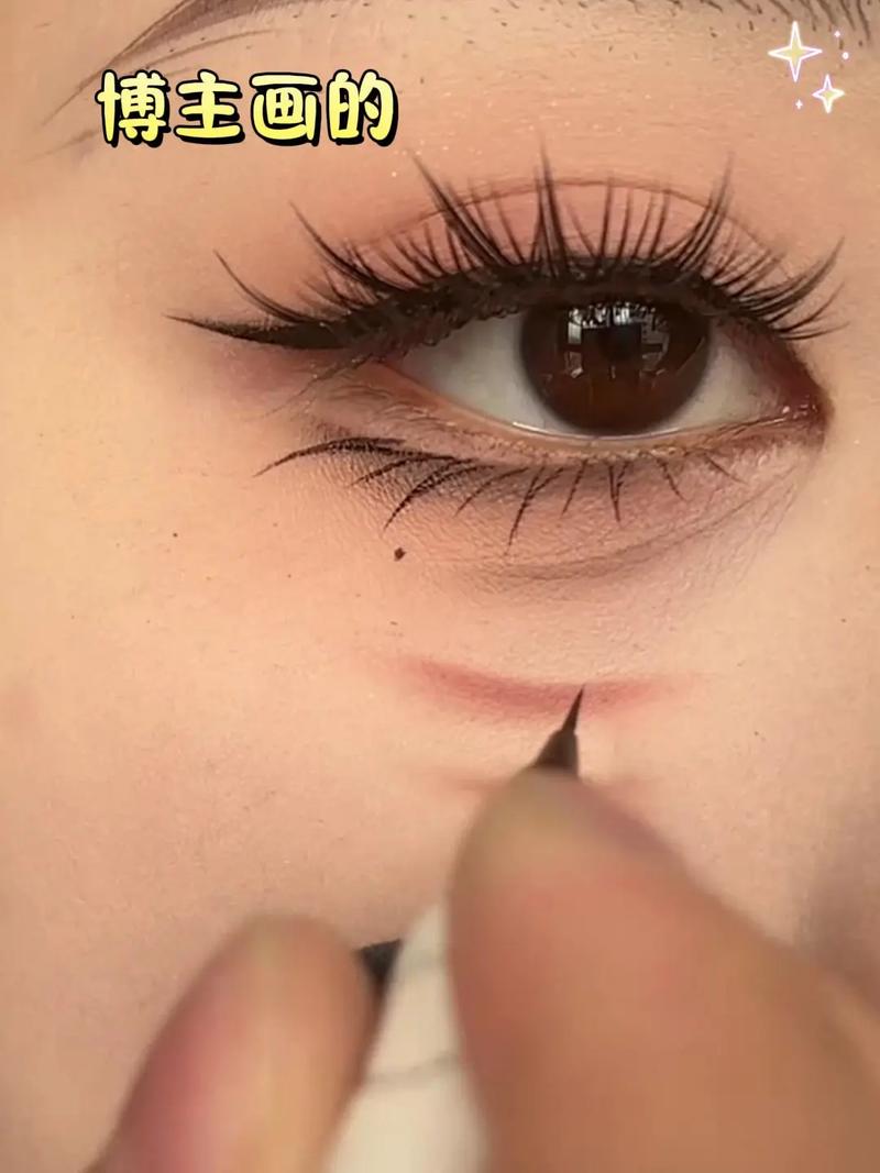 怎么画下睫毛漂亮_画出台阶感睫毛，眼型更动人