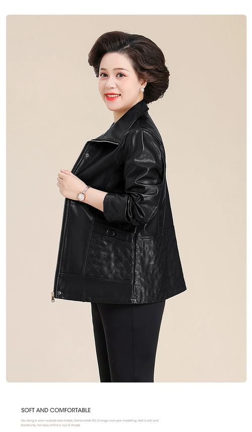 五十岁女人穿黑色好看吗_50岁女穿黑，显气质！肤色选对，巧搭配，优雅时尚