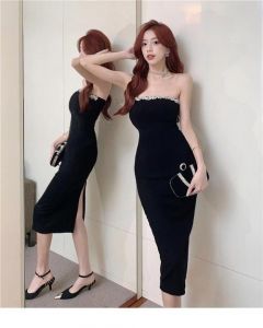 日系女性黑色抹胸开叉裙搭配_日系抹胸开叉裙，优雅性感通勤搭