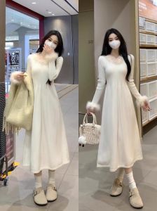 米白色针织裙搭配_百搭优雅，百变风格，精致时尚