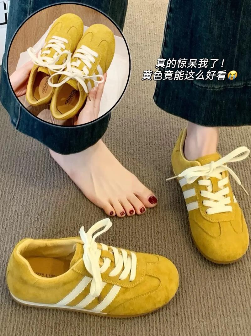 女黄色运动鞋搭配衣服图片_黄色鞋子怎么搭才好看？