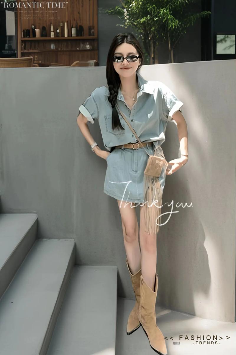 不规则短款衬衣配什么裙子_不规则短袖衬衣搭配百褶裙显优雅灵动