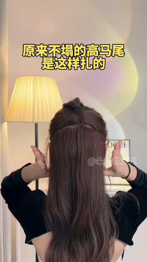 高马尾怎么扎不塌图解_高马尾显脸小，小啾啾技巧学起来