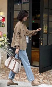 卡其色裤子怎么搭配外套_卡其裤百搭！外套上衣任搭配，穿出百变风格