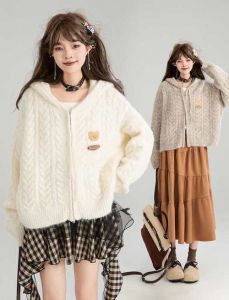 带拉链的毛衣怎么搭配外套_时尚百搭，帅气休闲必备