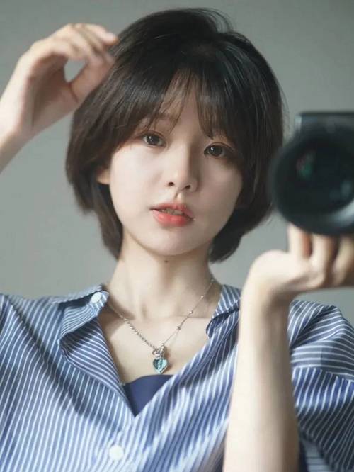 短头发发型图片女_短发时尚，展现自信干练