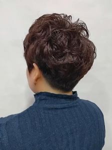 妈妈发型短发烫发_中年女烫短发,显气质显活力