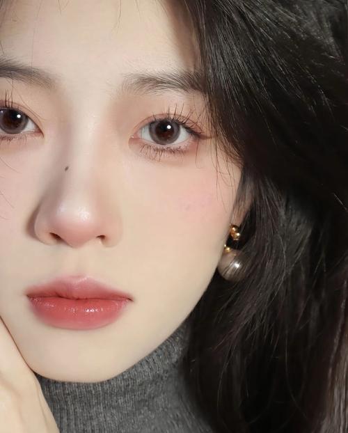 如何化妆自然而且漂亮_自然好气色，简单化妆学起来！