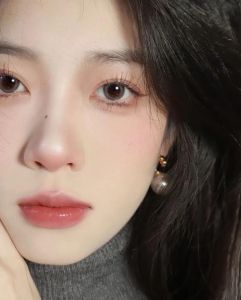 如何化妆自然而且漂亮_自然好气色，简单化妆学起来！