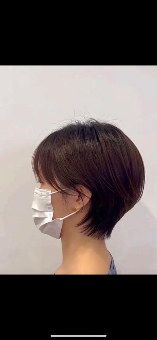 短头发发型图片女_短发时尚，展现自信干练