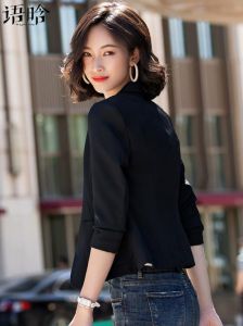 50岁女人穿黑色西服好看吗_优雅西服与连衣裙推荐