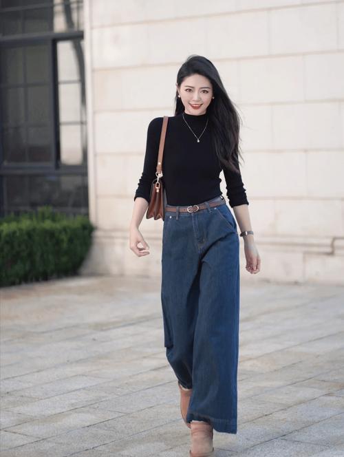 下身瑜伽裤配白袜子上身穿什么_瑜伽裤搭鞋袜显高时尚，修身又百搭！