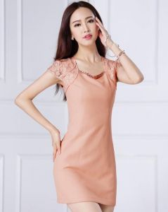 裸粉色镂空蕾丝连衣裙_裸粉镂空蕾丝连衣裙，温柔又优雅！