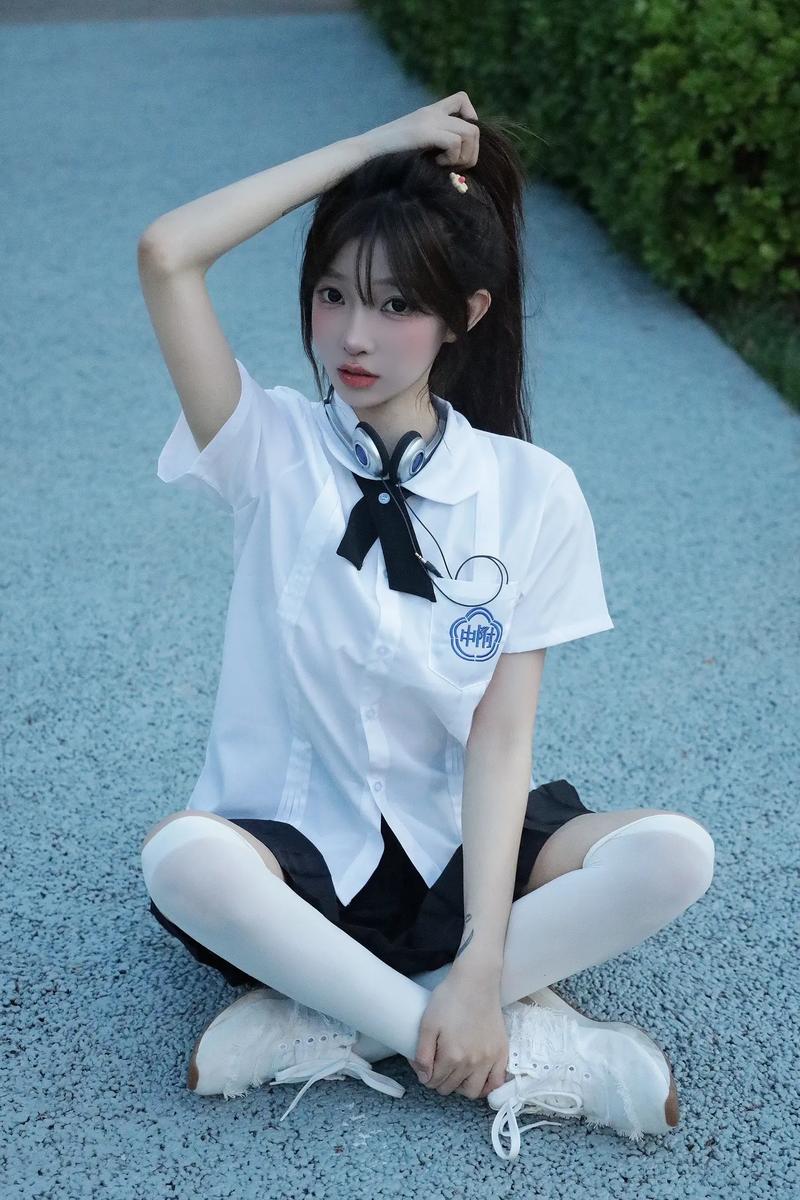 校园女学生高马尾辫图片_活力时尚，潮流演变