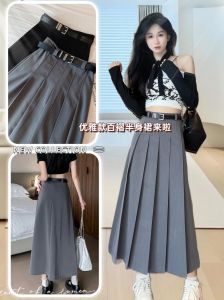 褶皱半身裙上面配什么_百褶裙超百搭！T恤运动鞋休闲，衬衫高跟鞋优雅，复古甜美随心换