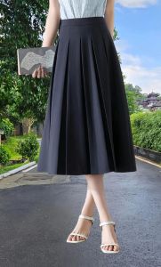 45岁还适合穿百褶裙吗_45岁穿百褶裙，简约质感显优雅